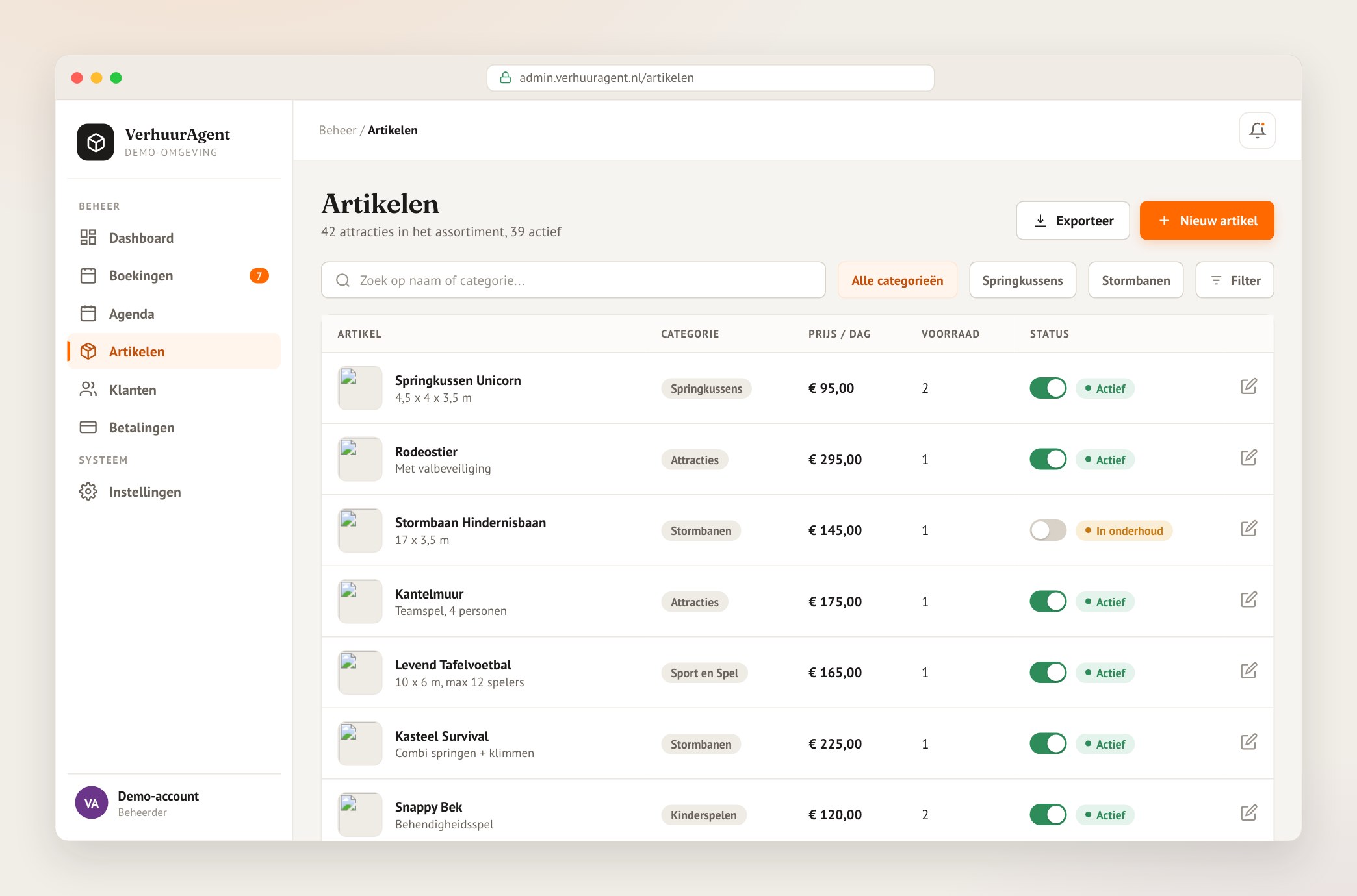 Het artikelenoverzicht in VerhuurAgent met categorie, prijs, voorraad en status per product